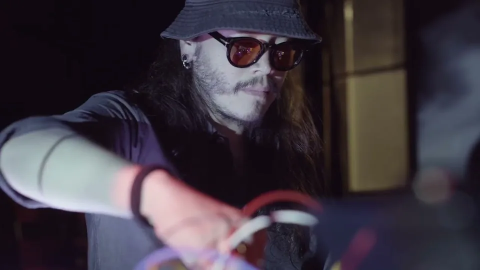 Jorge Care, in a hat and tinted glasses, at the electronics during alea III.